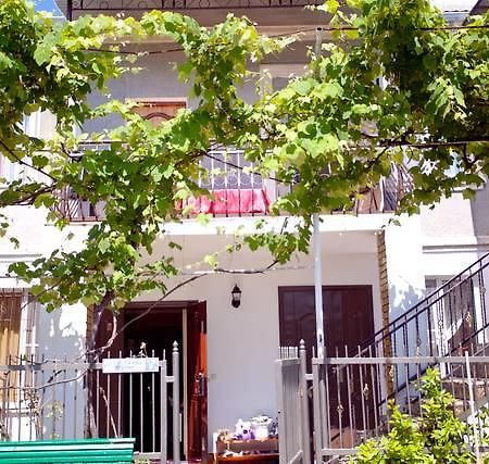 Гостевой Дом На Гечба Hotel Gagra Exterior foto