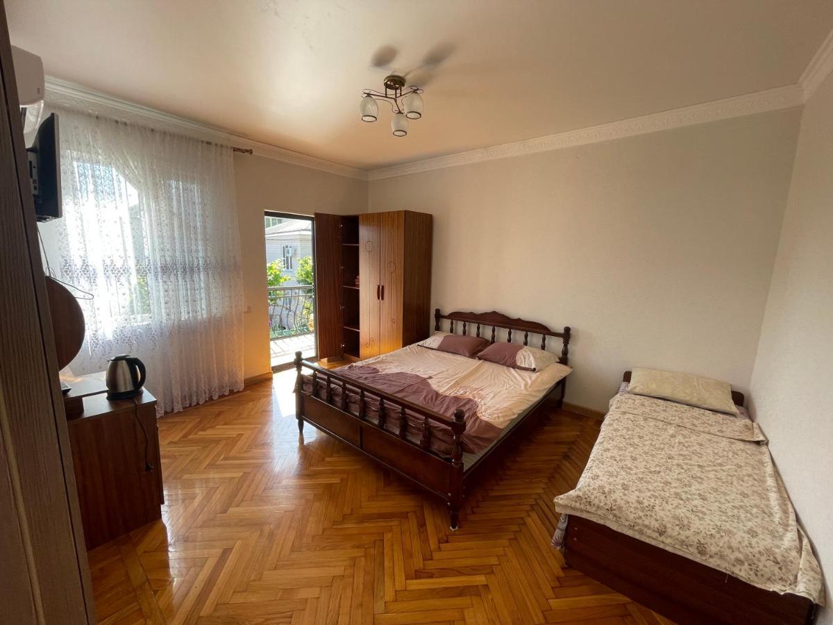 Гостевой Дом На Гечба Hotel Gagra Exterior foto